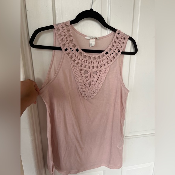 H&M peach-pink tank with threaded detailing on neckline - Picture 2 of 4